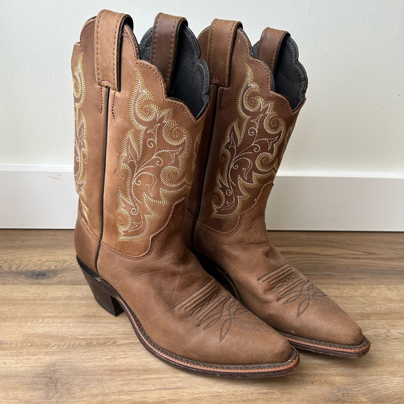 Justin Boots Brown Heeled Western Boots - Picture 1 of 3